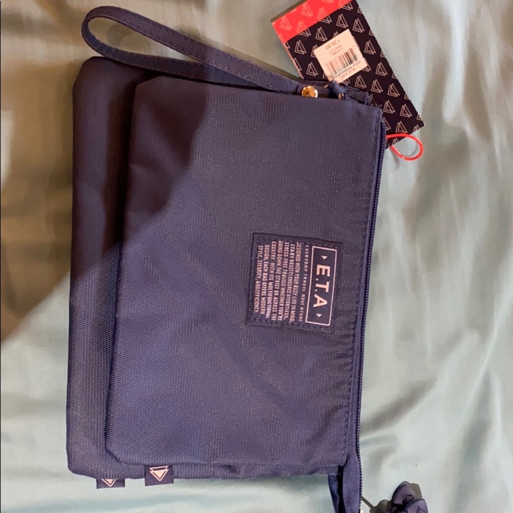 Everyday Travel E.T.A Multifunctional Zip bags. - Picture 4 of 10